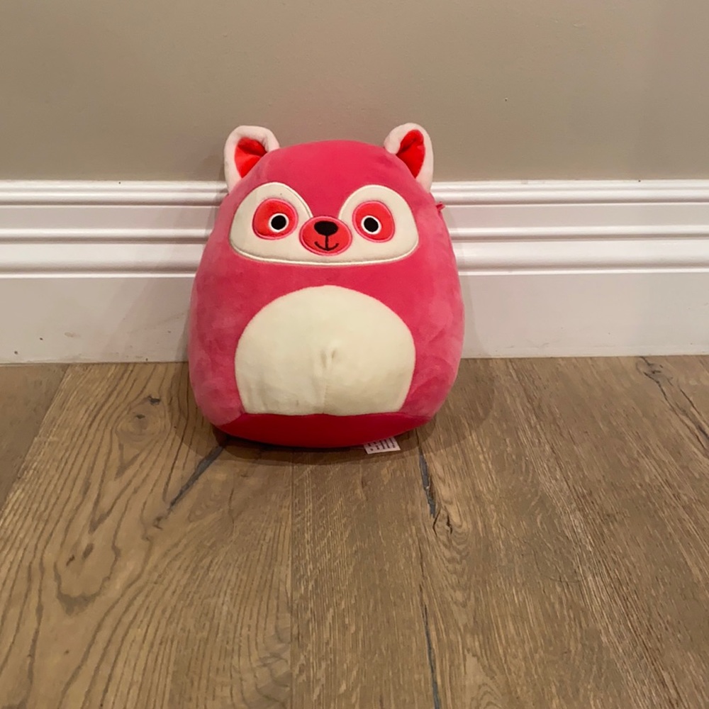 This is Luciathelemur she is a Kellytoy squishmellow and an amazing friend 💕